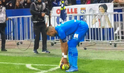 记者：蒋圣龙带330毫升肾脏积液征战半年多，刚完成手术（记者：蒋圣龙带330毫升肾积液征战半年多，手术刚刚完成）