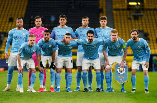 本泽马评选历史最佳阵容：（本泽马心目中的历史最佳阵容揭晓）