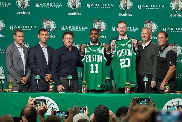 减少持球犹豫的训练方案（持球决断力提升训练方案）