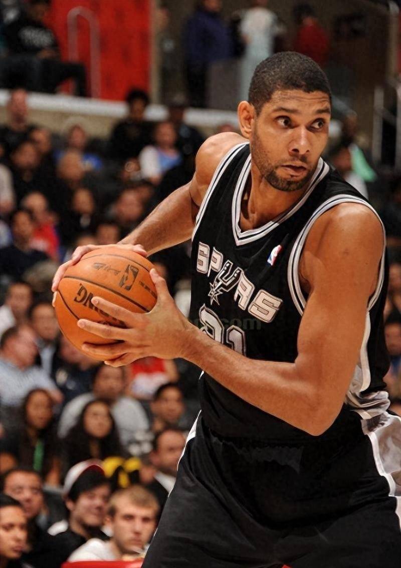 基本锁定世界杯席位，哈兰德和挪威队友赛后在更衣室激情庆祝（世界杯门票基本到手，哈兰德与挪威队友赛后在更衣室狂欢）