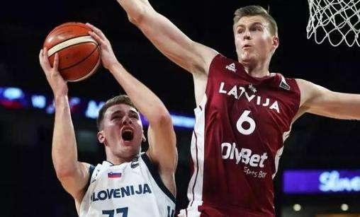 英媒：埃弗顿、利兹联等5家英超俱乐部有意日本国脚前田大然（英媒：包括埃弗顿、利兹联在内的5支英超球队有意引进日本国脚前田大然）