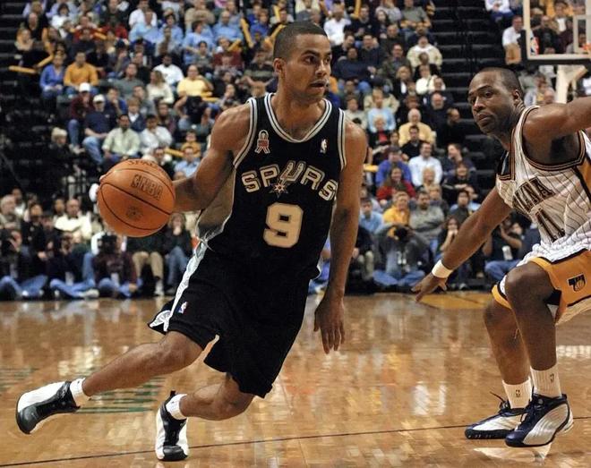 拜仁欲出售门将努贝尔，英超或成唯一出路（拜仁考虑出售门将努贝尔，英超或成其唯一下家）