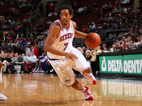 欧冠积分榜分析：小组晋级形势紧张,（欧冠积分榜解读：小组出线形势吃紧）