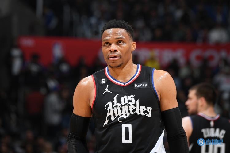 图片报：米兰对金玟哉感兴趣，在今夏就曾观察过他（图片报称：AC米兰有意引进金玟哉，今夏已进行考察）