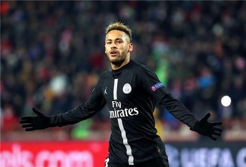 足球中超球队进入封闭训练，外界高度关注（中超球队启动封闭训练，引发外界热切关注）