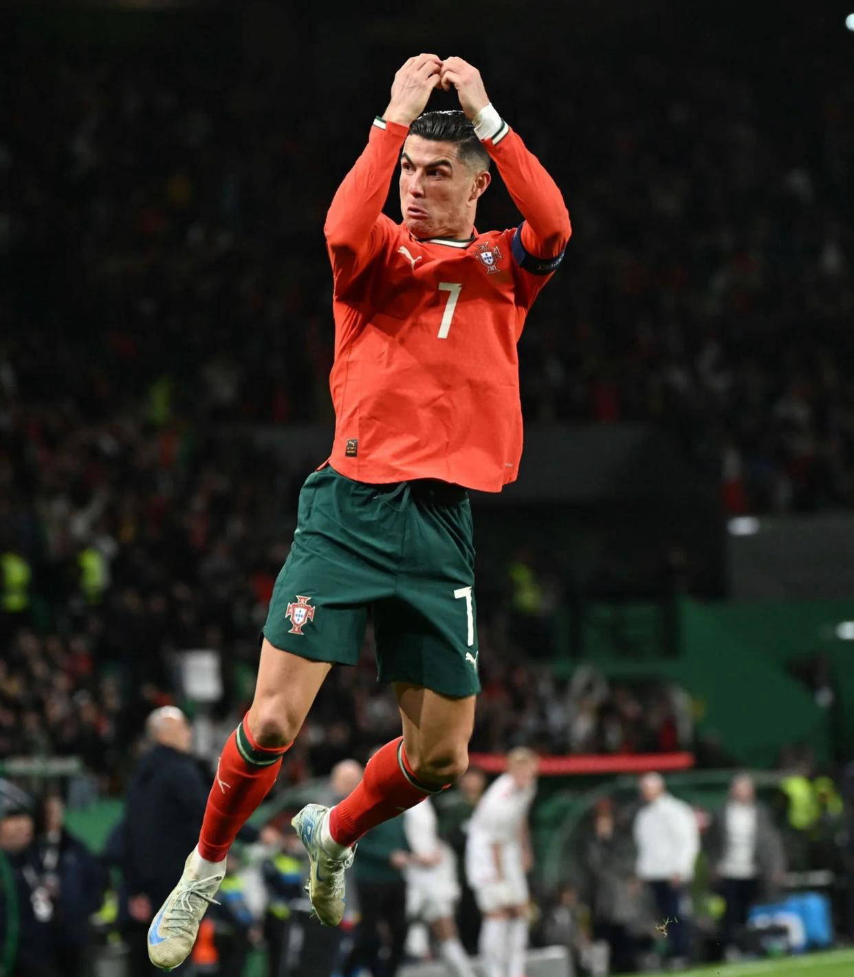 每体：巴萨仍未对莱万做决定，在关注小蜘蛛、凯恩、吉拉西等（每体：巴萨尚未敲定莱万去留，正考察小蜘蛛、凯恩、吉拉西等）