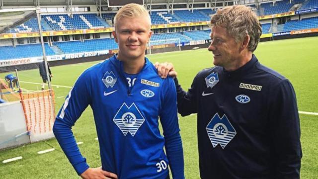 前15轮德甲凯恩6次当选全场最佳，比其他球员至少多3次（德甲前15轮：凯恩6次当选全场最佳，领先其他球员至少3次）