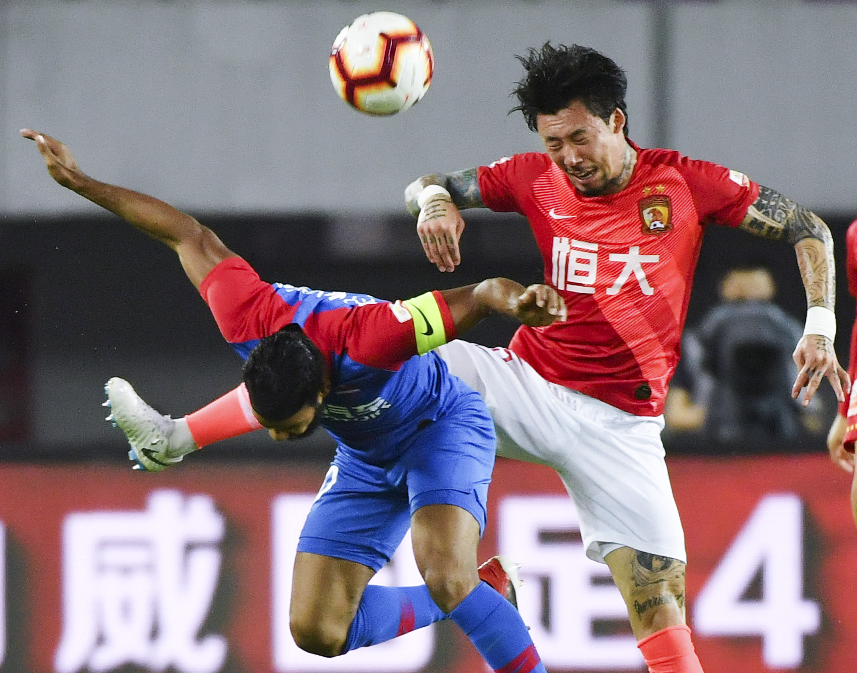 奥运冠军助阵 亚洲羽毛球精英巡回赛北京通州挥拍（奥运冠军领衔，亚洲羽毛球精英巡回赛在北京通州开拍）